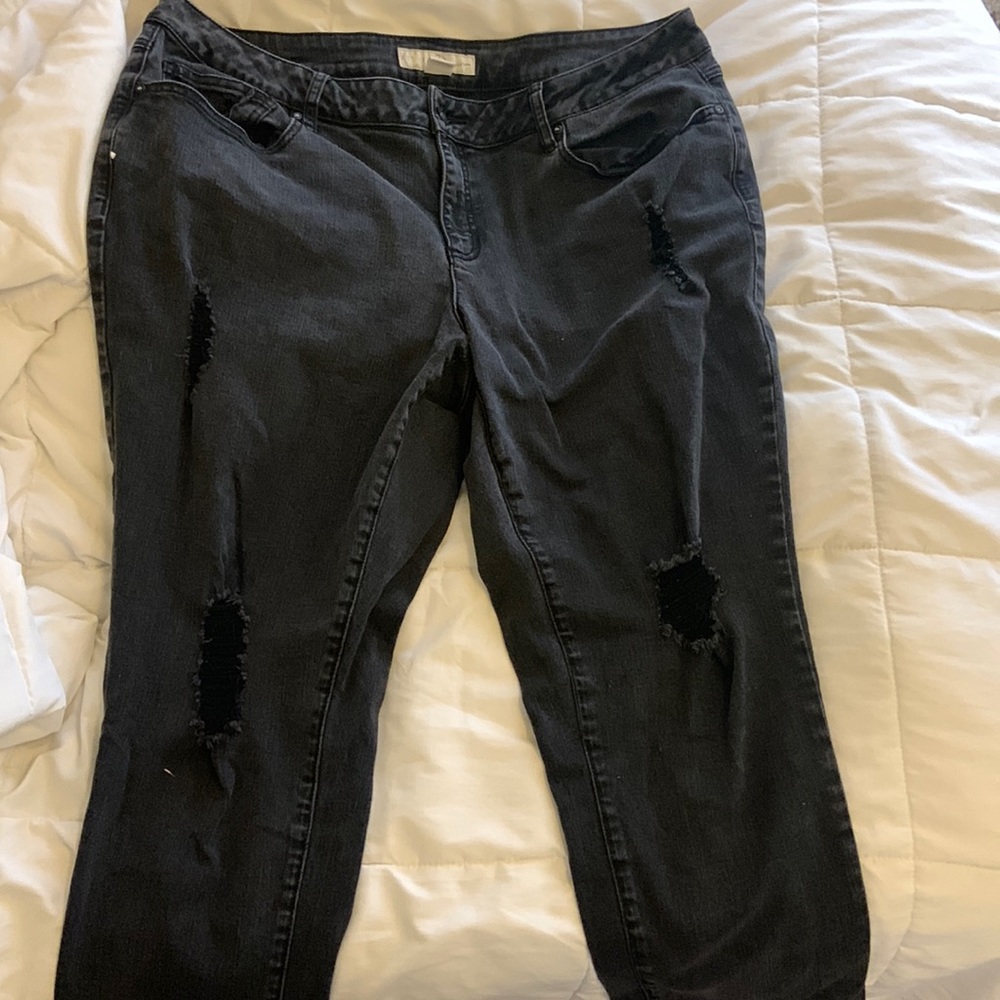 1946 Denim black distressed jeans